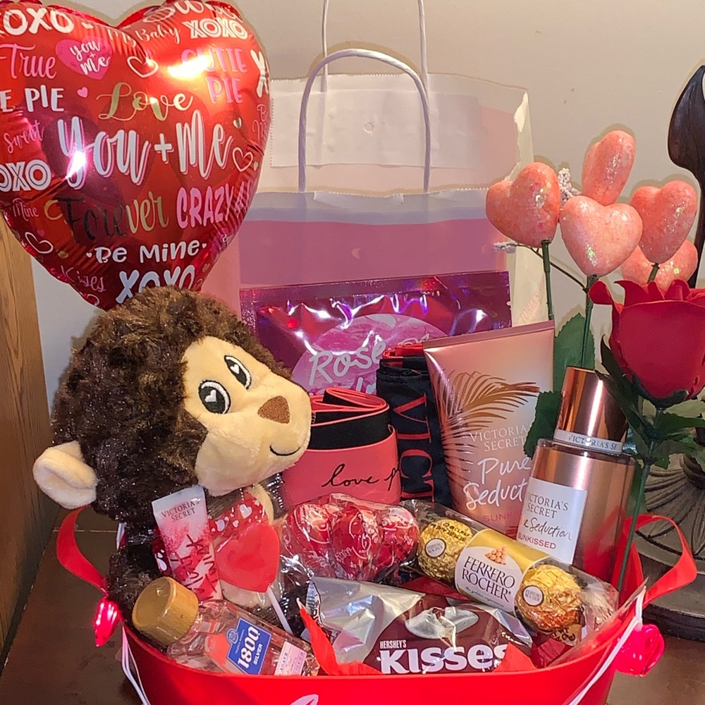 Victoria’s Secret Valentines Basket #BasketTingz